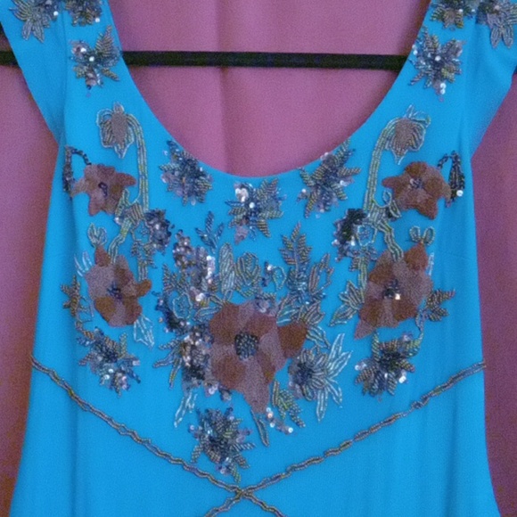 Gorgeous Sue Wong dress. Featuring a drop waist and a handkerchief hemline.  - mordernwear.com